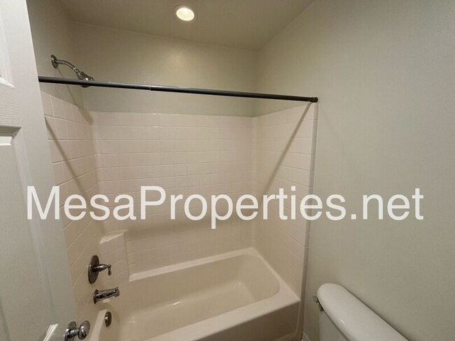 Building Photo - 7401 Roundhill Pl