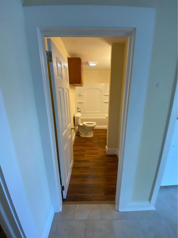 Building Photo - 724 W Main St