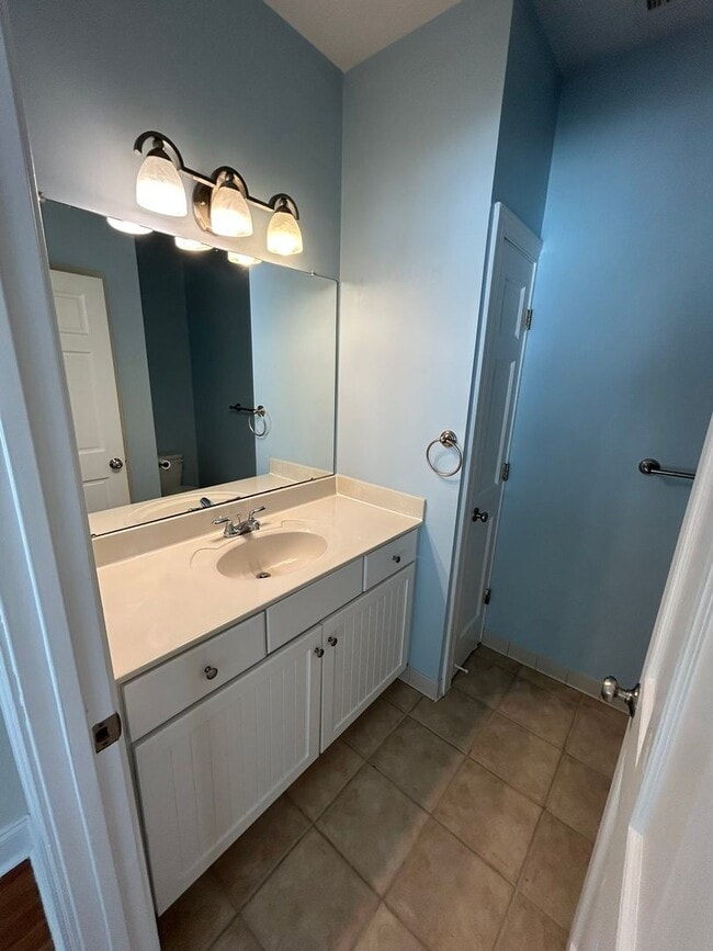 Building Photo - 3 Bedroom/2 Bath in Downtown Savannah, GA