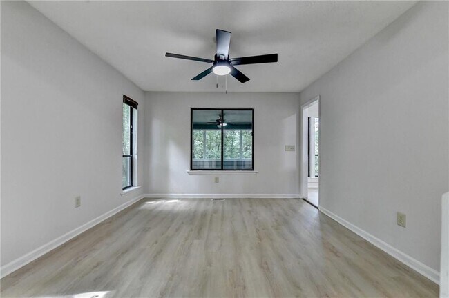 Building Photo - 5100 Forest Mist Dr