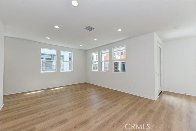 Building Photo - 115 Allusion