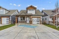 Building Photo - 2 Bedroom 2 Bath Home with Attached Garage Available in Coeur d'Alene!