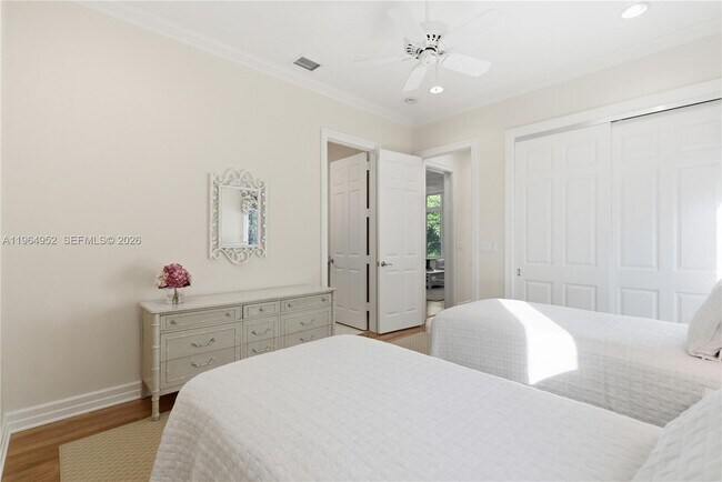 Building Photo - 12012 SE Laurel Ln