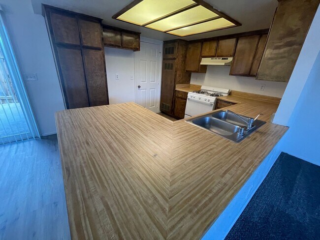 Building Photo - 0484