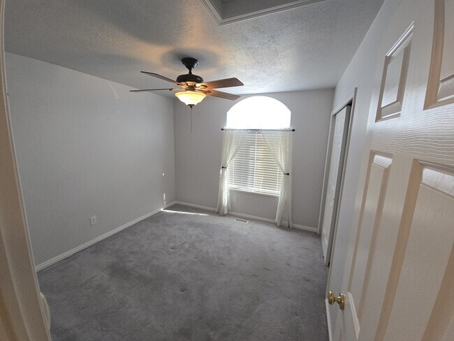 Building Photo - 1361 N 325 E