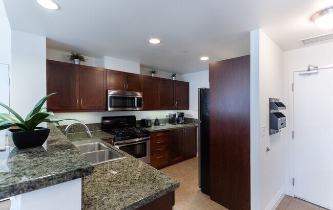 Building Photo - 530 K St