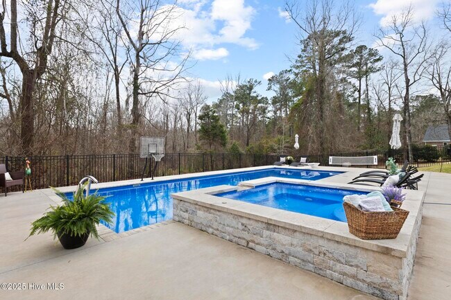 Building Photo - 346 Royal Bluff Rd
