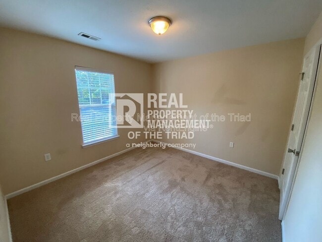 Building Photo - 3389 Hyde Place Cir