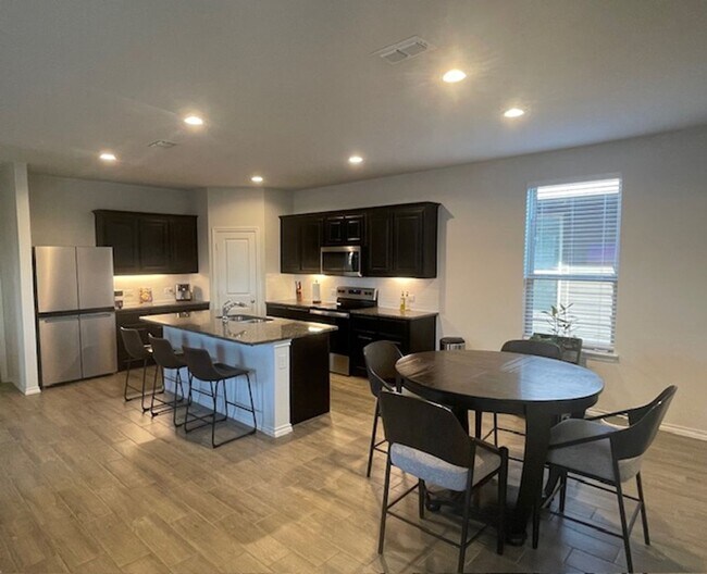Building Photo - Charming 3-Bed, 2.5-Bath Home for Lease in...