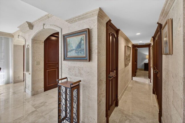 Building Photo - 3400 N Ocean Dr