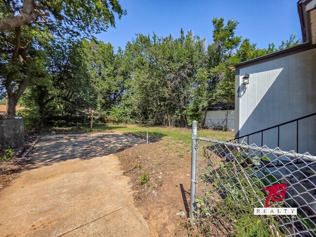 Building Photo - ozy 2-Bedroom Home in NE OKC – Affordable ...