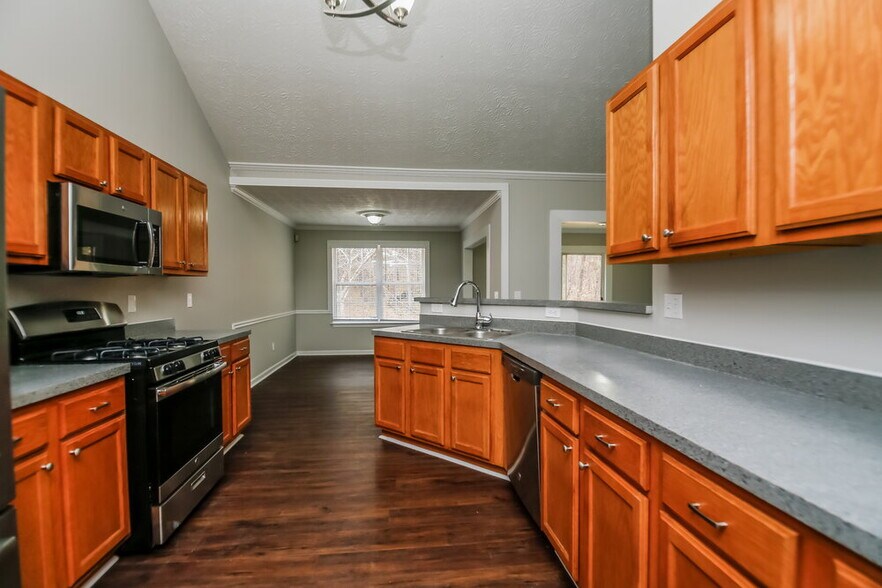 Building Photo - 7065 Springgrove Ct