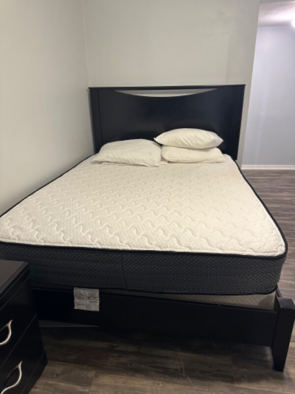 Building Photo - 2805 Northeast Expy