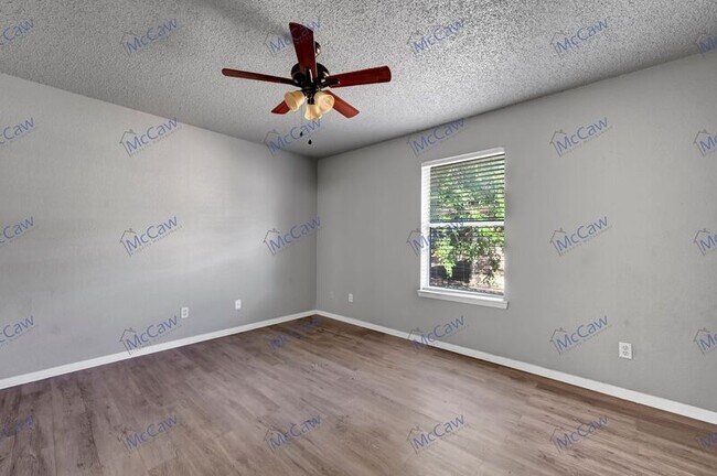 Building Photo - 409 Rockcrest Dr