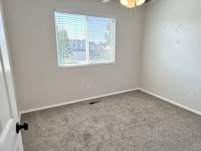 Building Photo - 2022 N 850 W