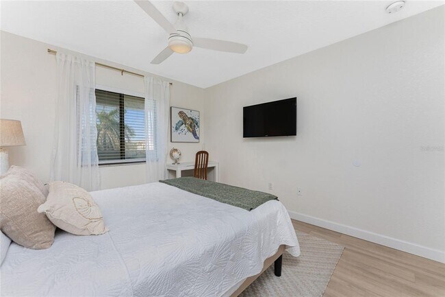 Building Photo - 1500 Park Beach Cir