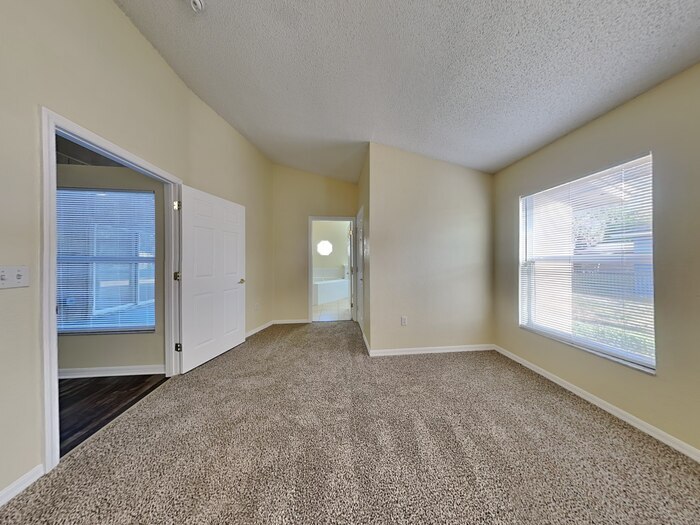 Building Photo - 4892 Palm View Dr N