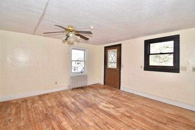 Building Photo - 582 Springfield St