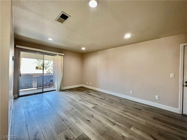 Building Photo - 5295 Indian River Dr
