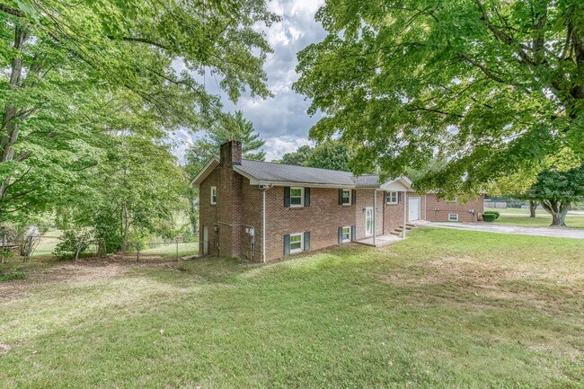 Building Photo - 2301 Old Lewis Rd