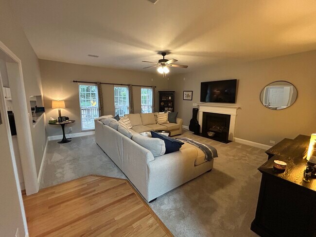 Building Photo - 16038 Cranleigh Dr