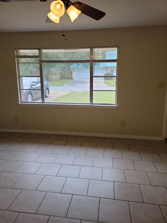 Building Photo - 3 BD 1.5 BA Ocean Springs Rental in the Go...