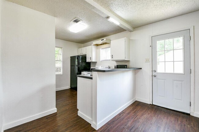 Building Photo - 24204 Linda Ln