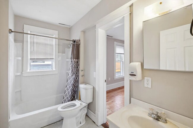 Building Photo - 2812 Garfield Ave