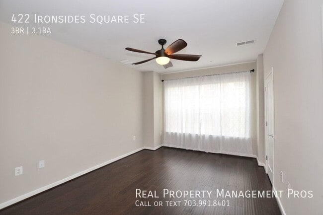 Building Photo - 422 Ironsides Square SE