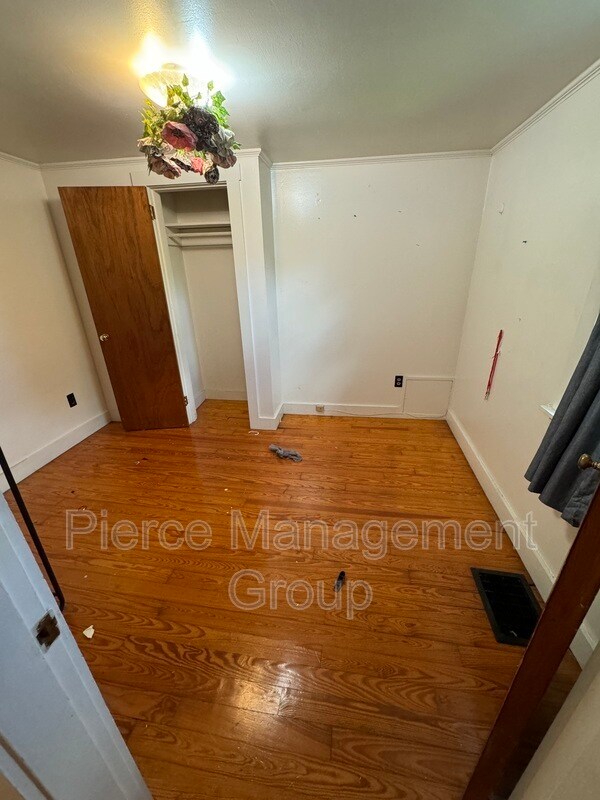 Building Photo - 26 Elm St