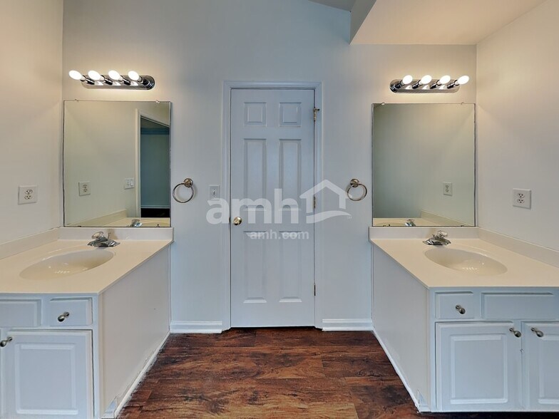 Building Photo - 11635 Erwin Ridge Ave