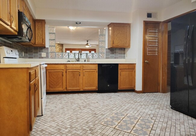 Building Photo - 3110 Paddle Creek Dr