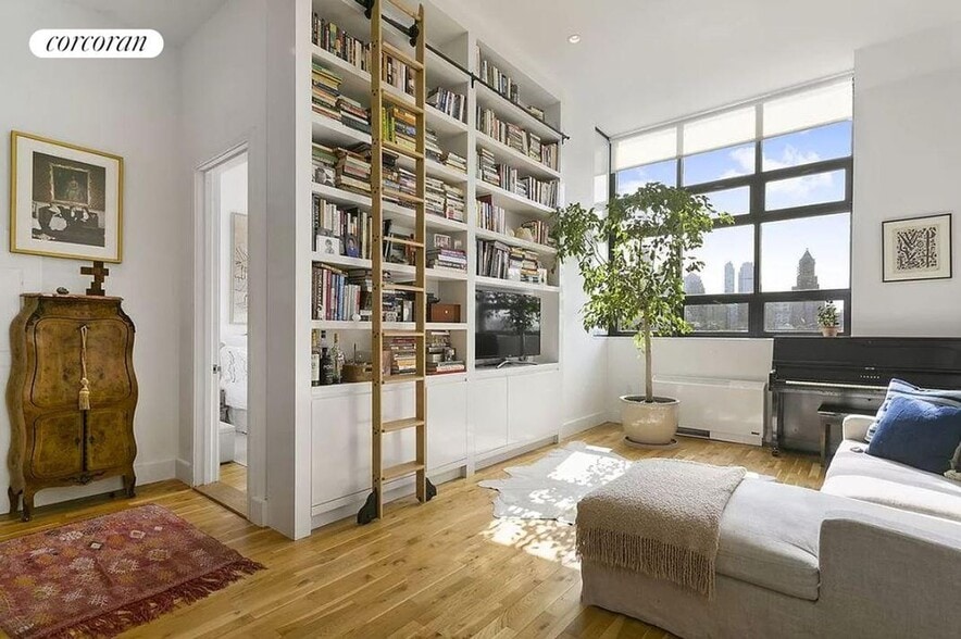 Primary Photo - 360 Furman St