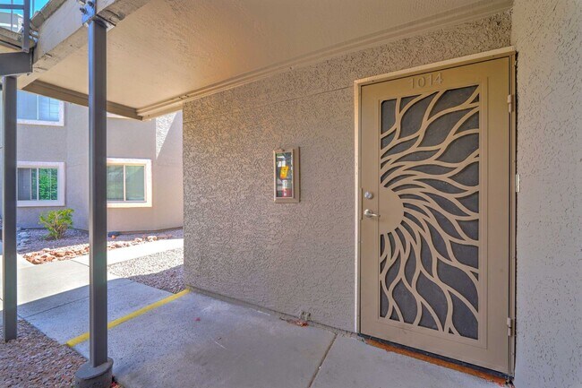 Building Photo - READY TO TOUR NOW! Great Townhouse with 2 Bedrooms 2 Bath!