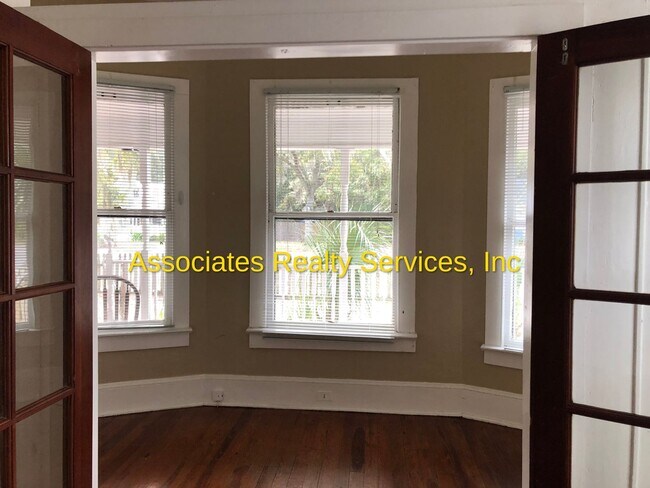 Building Photo - 115 NE 9th St