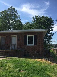 Building Photo - 1134 W Academy St