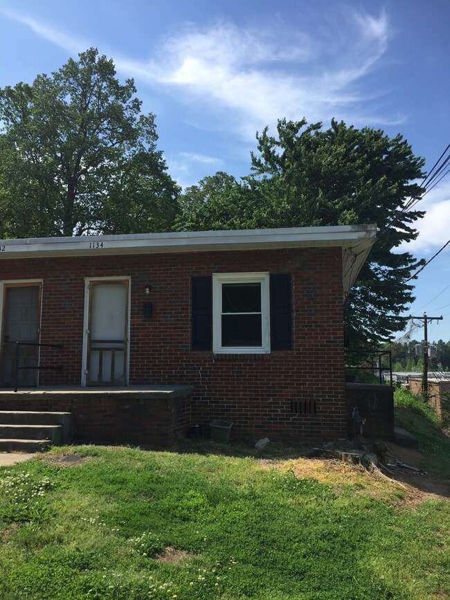 Primary Photo - 1134 W Academy St