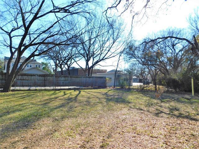 Building Photo - 808 N Elm St