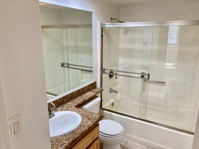 Building Photo - Upcoming!! 2 Bed/1 Bath Condo Apt.  Blocks...