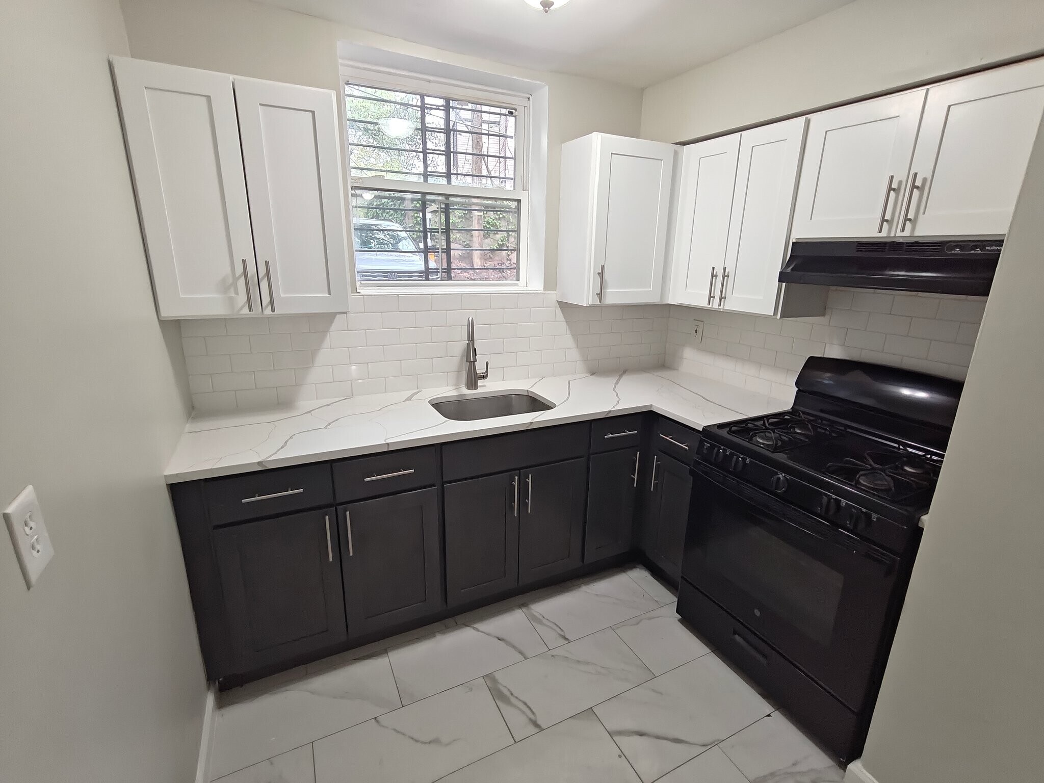 Building Photo - 48 Carteret St