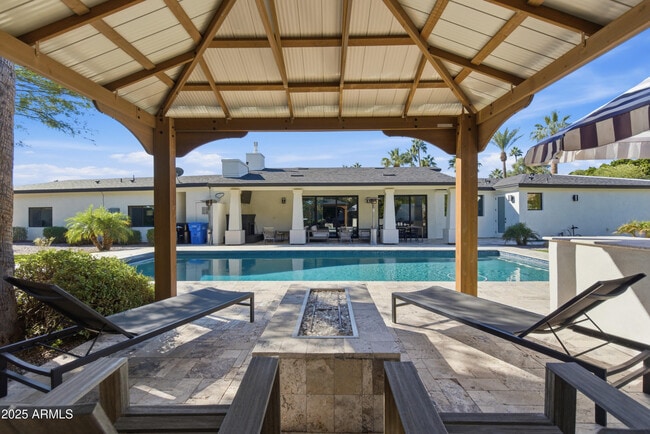 Building Photo - 4601 N Royal View Dr