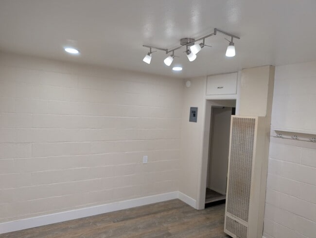Building Photo - Studio in Central Davis
