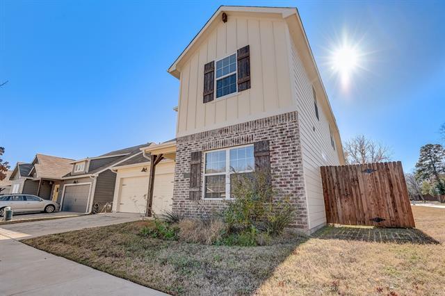 Building Photo - 2000 Chandler Dr