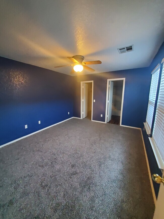 Building Photo - 9200 Checkerbloom Dr