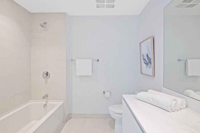 Building Photo - 1116 N Ocean Blvd