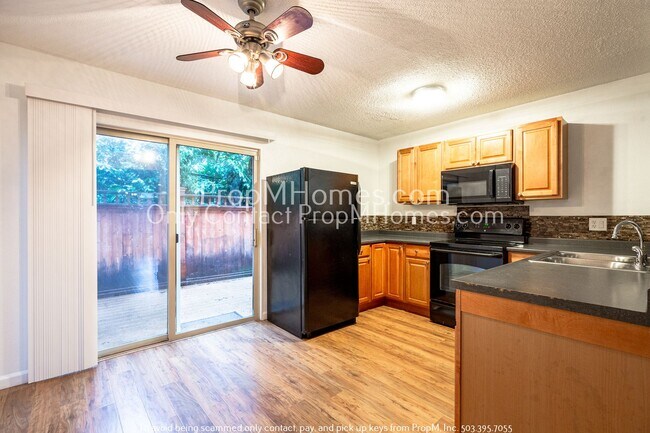 Building Photo - Charming Two Bedroom Unit in North Tabor!