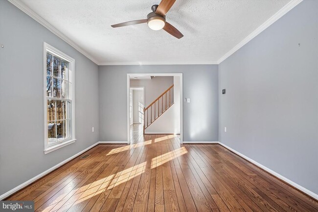 Building Photo - 4623 University Dr