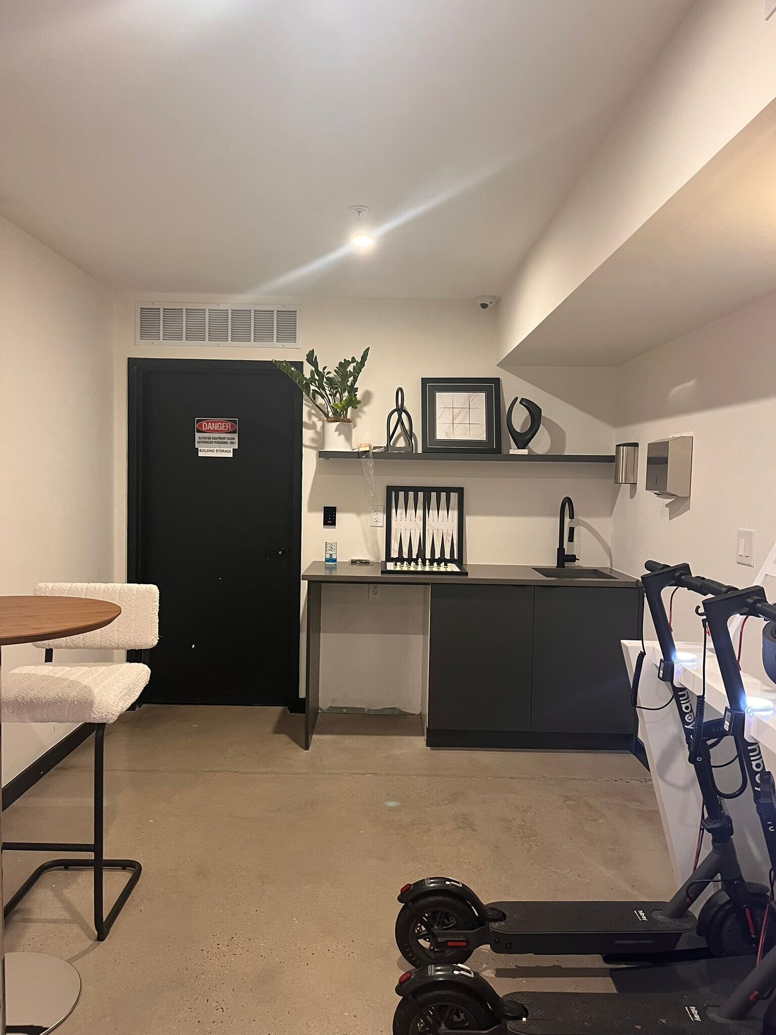 Building Photo - 329 Pacific Ave