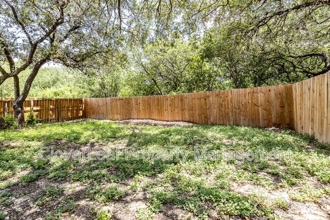 Building Photo - 802 Amber Knoll