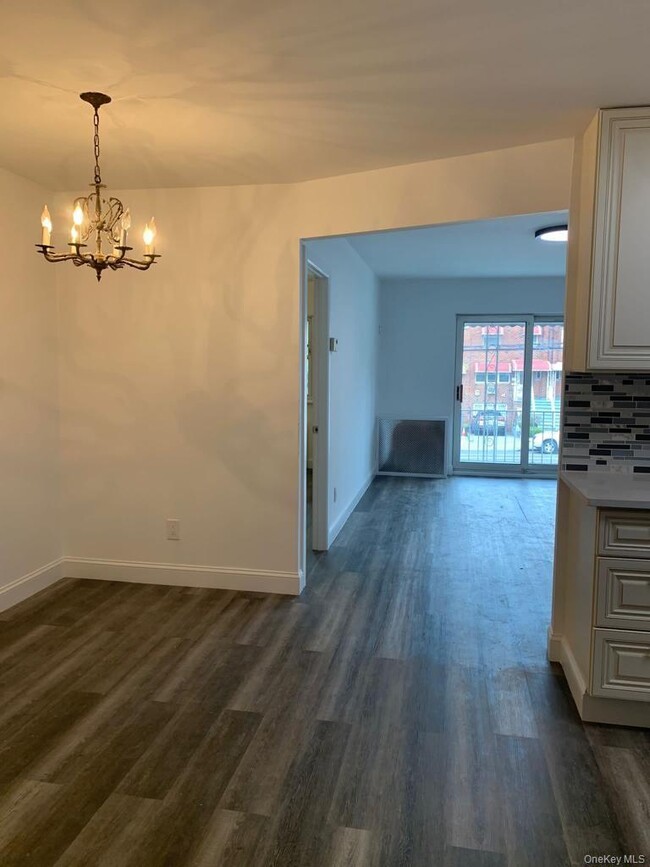 Building Photo - 4410 Baychester Ave